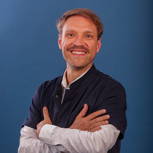 dr maxime enjary chirurgien ophtalmologue specialistes chirurgie refractive oeil ophtalea vision pays basque